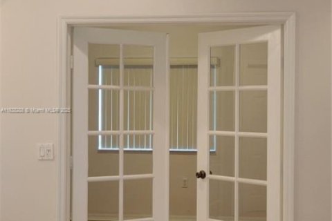 Condo in Pembroke Pines, Florida, 3 bedrooms № 2076791 - photo 9