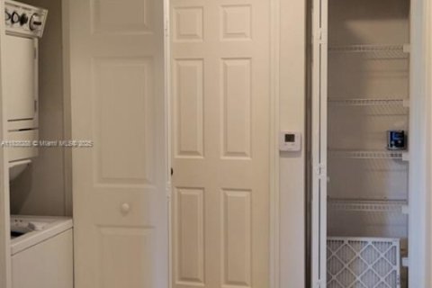 Condo in Pembroke Pines, Florida, 3 bedrooms № 2076791 - photo 17