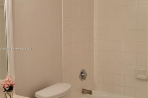 Condo in Pembroke Pines, Florida, 3 bedrooms № 2076791 - photo 19