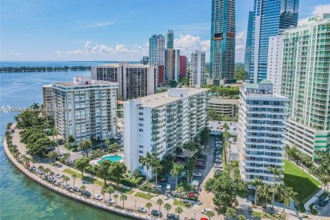 Condo in Miami, Florida, 1 bedroom  № 1995330 - photo 13