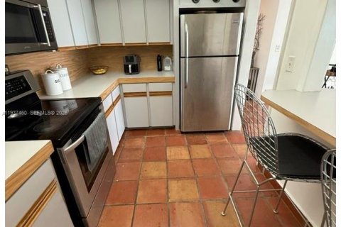 Condo in Miami, Florida, 1 bedroom  № 1995330 - photo 10