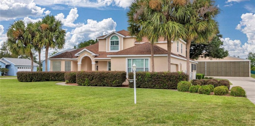 House in Ocala, Florida 3 bedrooms, 273.41 sq.m. № 1878216