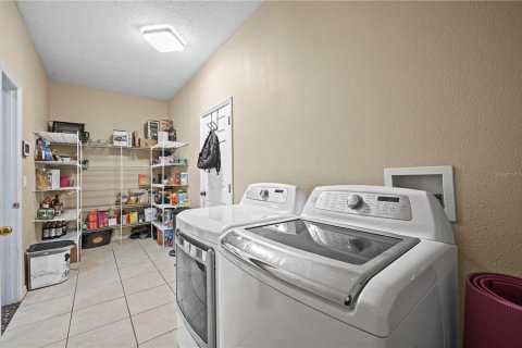 House in Orlando, Florida 5 bedrooms, 336.12 sq.m. № 1562461 - photo 10