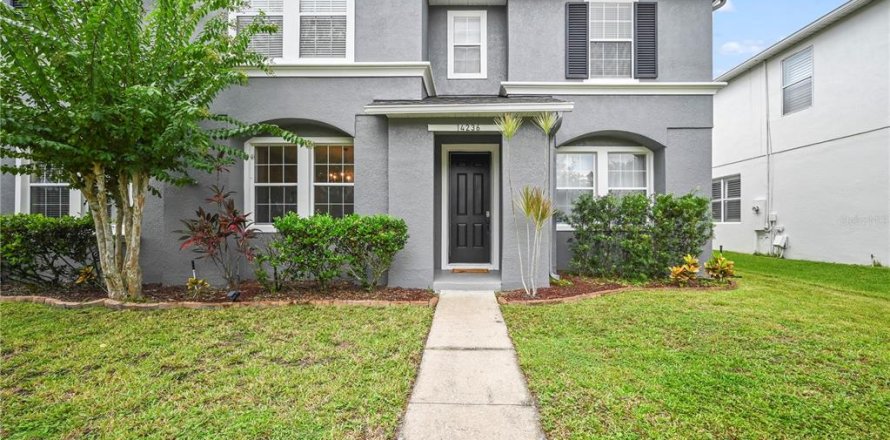 House in Orlando, Florida 5 bedrooms, 336.12 sq.m. № 1562461