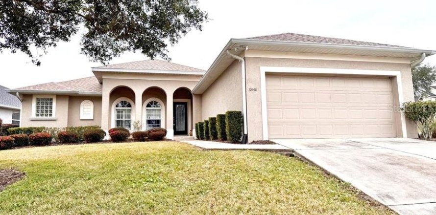 House in Ocala, Florida 3 bedrooms, 152.27 sq.m. № 1902614