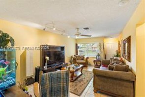 House in Tamarac, Florida 2 bedrooms, 223.15 sq.m. № 2062767 - photo 22