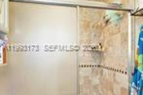 House in Tamarac, Florida 2 bedrooms, 223.15 sq.m. № 2062767 - photo 14