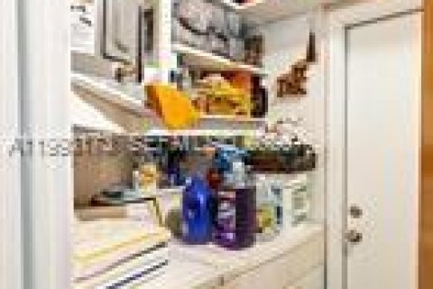 House in Tamarac, Florida 2 bedrooms, 223.15 sq.m. № 2062767 - photo 6