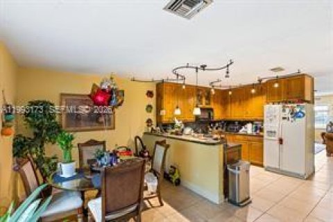 House in Tamarac, Florida 2 bedrooms, 223.15 sq.m. № 2062767 - photo 23