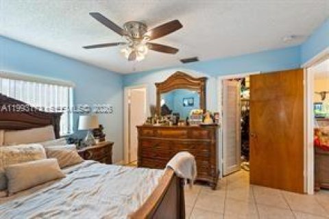 House in Tamarac, Florida 2 bedrooms, 223.15 sq.m. № 2062767 - photo 17