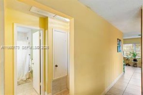 House in Tamarac, Florida 2 bedrooms, 223.15 sq.m. № 2062767 - photo 8