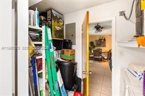 House in Tamarac, Florida 2 bedrooms, 223.15 sq.m. № 2062767 - photo 5