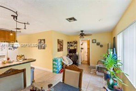 House in Tamarac, Florida 2 bedrooms, 223.15 sq.m. № 2062767 - photo 20