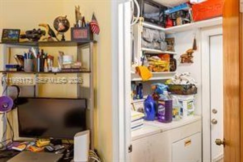 House in Tamarac, Florida 2 bedrooms, 223.15 sq.m. № 2062767 - photo 7