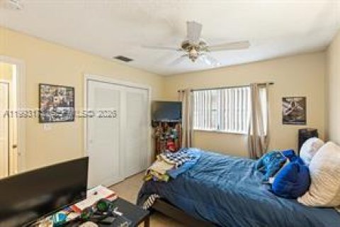 House in Tamarac, Florida 2 bedrooms, 223.15 sq.m. № 2062767 - photo 13