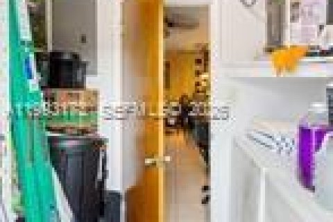 House in Tamarac, Florida 2 bedrooms, 223.15 sq.m. № 2062767 - photo 4