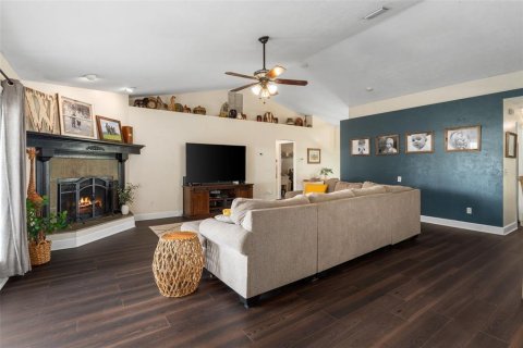 House in High Springs, Florida 3 bedrooms, 182.37 sq.m. № 1747039 - photo 4