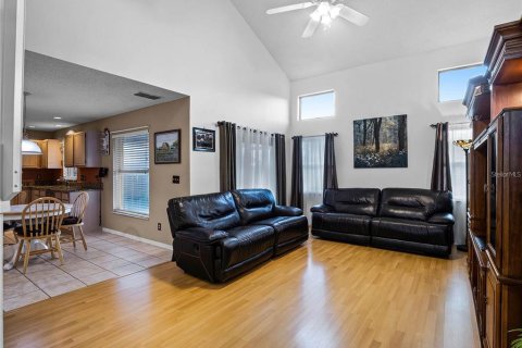 House in Orlando, Florida 4 bedrooms, 206.43 sq.m. № 1690609 - photo 6
