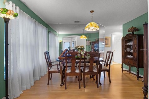 House in Orlando, Florida 4 bedrooms, 206.43 sq.m. № 1690609 - photo 4