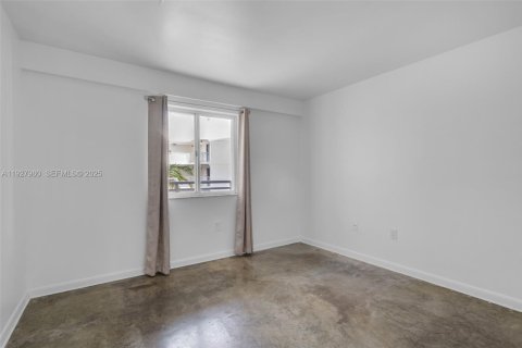 Condo in Miami Beach, Florida, 2 bedrooms № 1989655 - photo 17