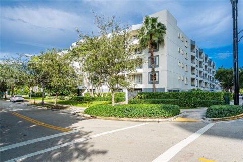 Condo in Miami Beach, Florida, 2 bedrooms № 1989655 - photo 27