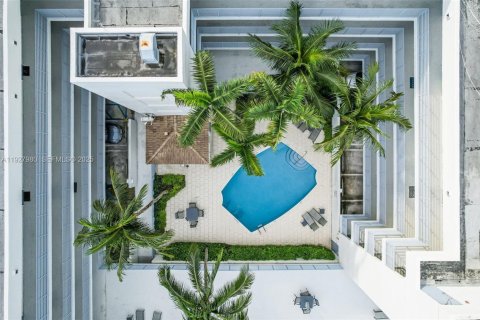 Condo in Miami Beach, Florida, 2 bedrooms № 1989655 - photo 25
