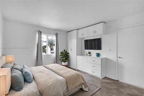 Condo in Miami Beach, Florida, 2 bedrooms № 1989655 - photo 13