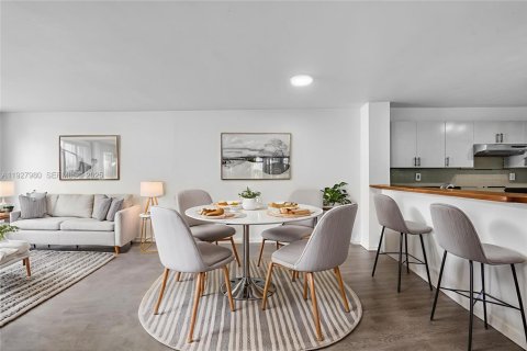 Condo in Miami Beach, Florida, 2 bedrooms № 1989655 - photo 4