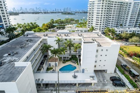 Condo in Miami Beach, Florida, 2 bedrooms № 1989655 - photo 7