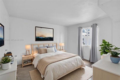 Condo in Miami Beach, Florida, 2 bedrooms № 1989655 - photo 6