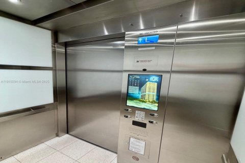 Apartment in Miami Beach, Florida 2 bedrooms, 129.41 sq.m. № 2013212 - photo 12