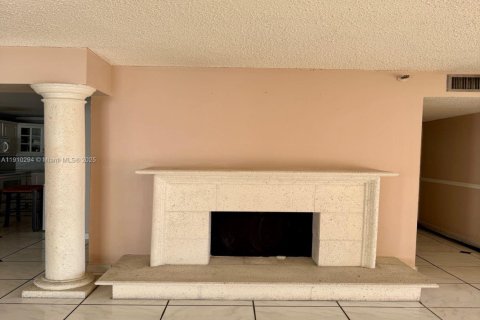 Apartment in Miami Beach, Florida 2 bedrooms, 129.41 sq.m. № 2013212 - photo 17