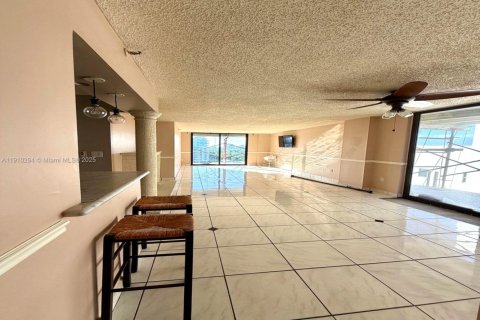 Apartment in Miami Beach, Florida 2 bedrooms, 129.41 sq.m. № 2013212 - photo 13