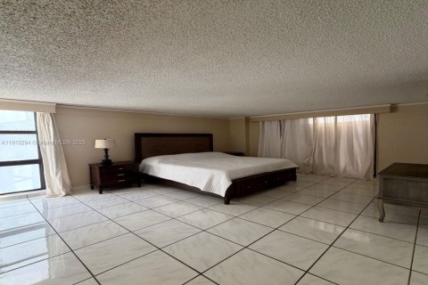 Apartment in Miami Beach, Florida 2 bedrooms, 129.41 sq.m. № 2013212 - photo 25