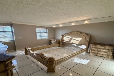 Apartment in Miami Beach, Florida 2 bedrooms, 129.41 sq.m. № 2013212 - photo 22