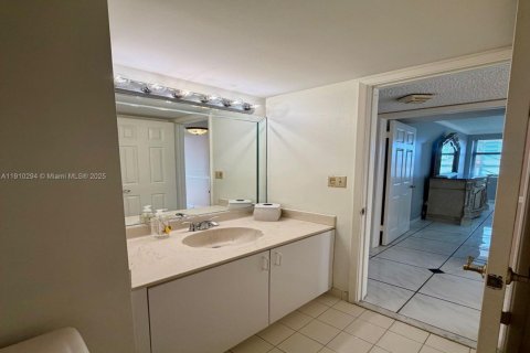 Apartment in Miami Beach, Florida 2 bedrooms, 129.41 sq.m. № 2013212 - photo 24