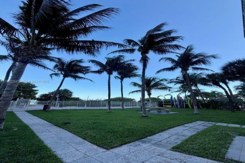 Apartment in Miami Beach, Florida 2 bedrooms, 129.41 sq.m. № 2013212 - photo 2