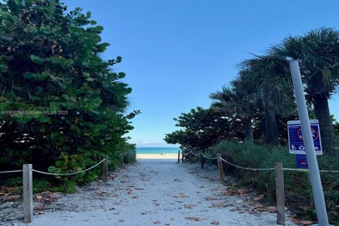 Apartment in Miami Beach, Florida 2 bedrooms, 129.41 sq.m. № 2013212 - photo 28