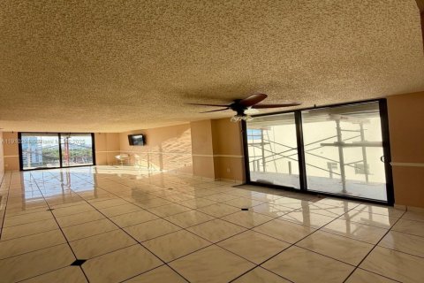 Apartment in Miami Beach, Florida 2 bedrooms, 129.41 sq.m. № 2013212 - photo 18