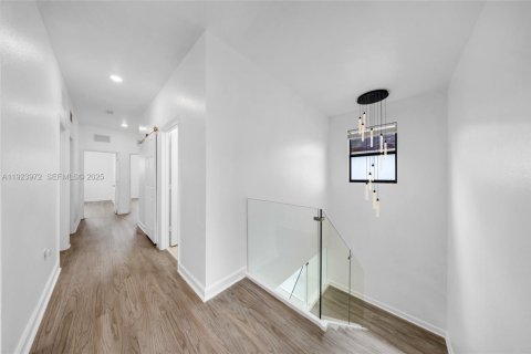 Villa ou maison à louer à Miami, Floride: 5 chambres, 263.19 m2 № 1982350 - photo 23