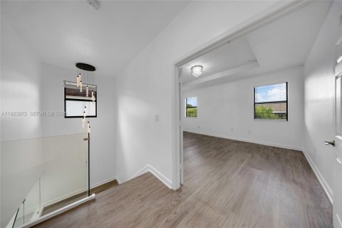 Villa ou maison à louer à Miami, Floride: 5 chambres, 263.19 m2 № 1982350 - photo 24