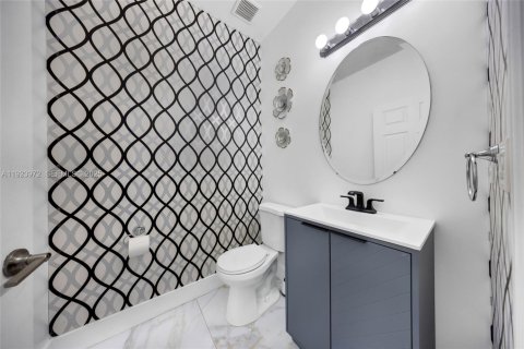 Villa ou maison à louer à Miami, Floride: 5 chambres, 263.19 m2 № 1982350 - photo 30