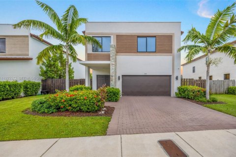 Villa ou maison à louer à Miami, Floride: 5 chambres, 263.19 m2 № 1982350 - photo 2