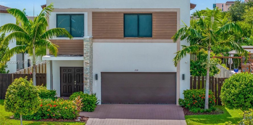 Villa ou maison à Miami, Floride 5 chambres, 263.19 m2 № 1982350