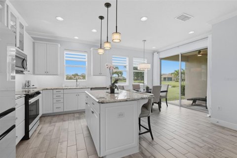 Touwnhouse à vendre à Lakewood Ranch, Floride: 2 chambres, 164.9 m2 № 2329298 - photo 5