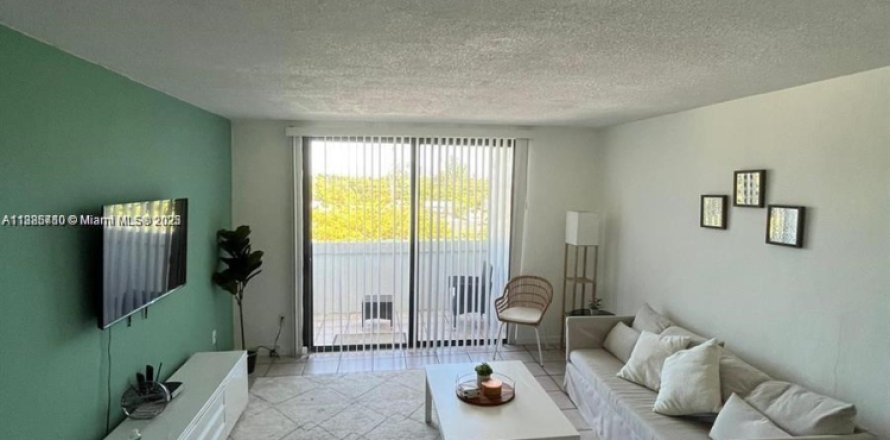 Apartamento en North Miami, Florida 1 dormitorio, 69.68 m2 № 1932530