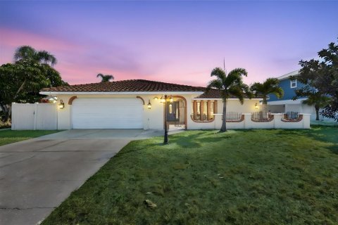 Casa en Apollo Beach, Florida 3 dormitorios, 160.07 m2 № 2110652