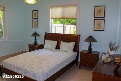 House in Palmetto Bay, Florida 4 bedrooms, 297.94 sq.m. № 1881808 - photo 25