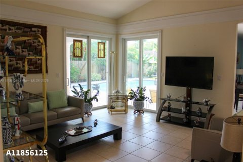 House in Palmetto Bay, Florida 4 bedrooms, 297.94 sq.m. № 1881808 - photo 27