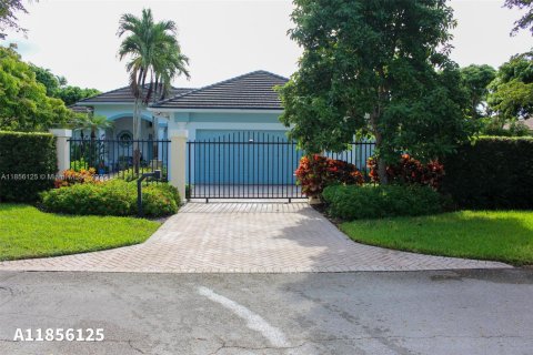 House in Palmetto Bay, Florida 4 bedrooms, 297.94 sq.m. № 1881808 - photo 4